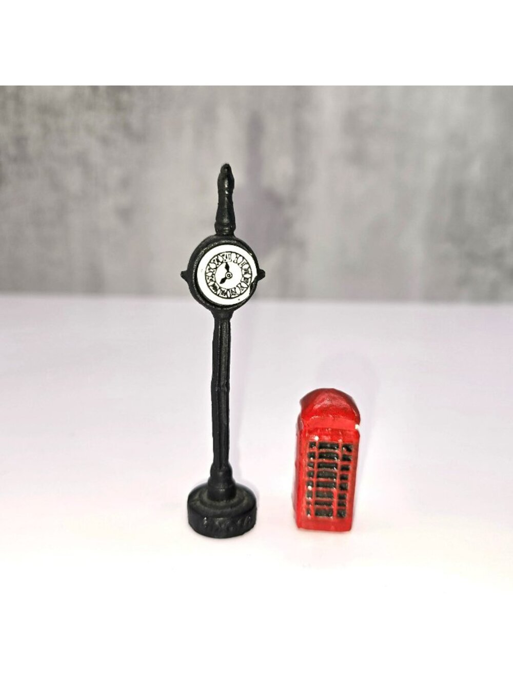 Miniature Vintage London Lamp Post Clock & Red Telephone Booth VL5138